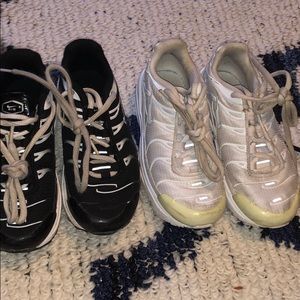 Nike air max toddler 11c both pair